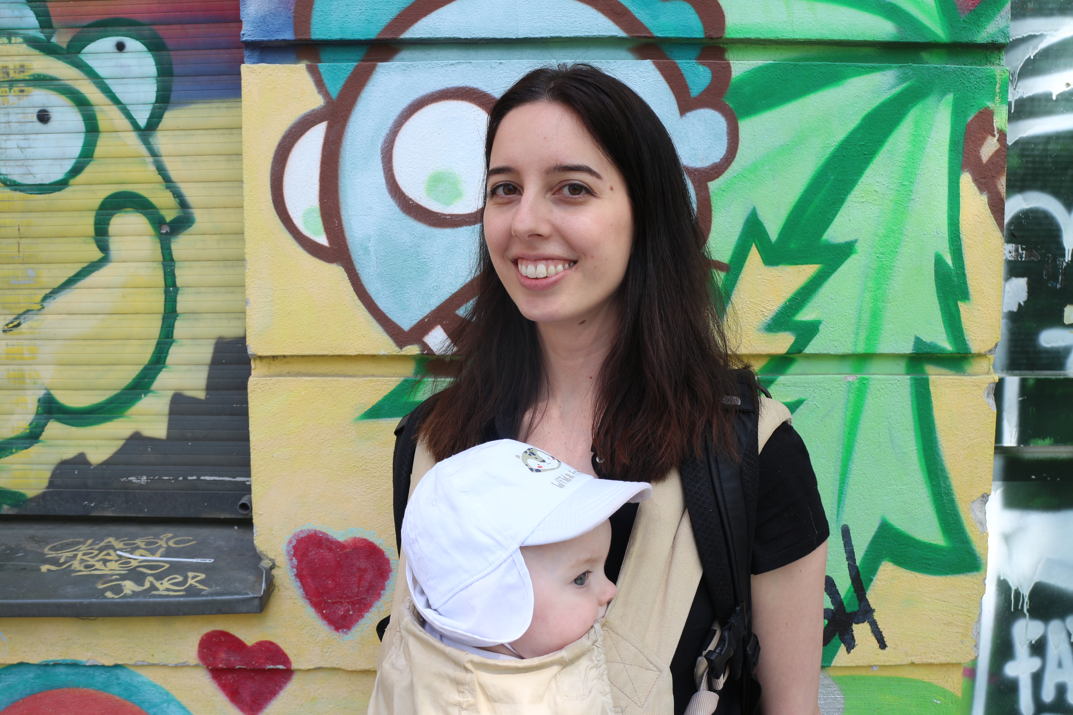 Elise Hanrahan bei der Kitakrise-Demo, Porträtfoto