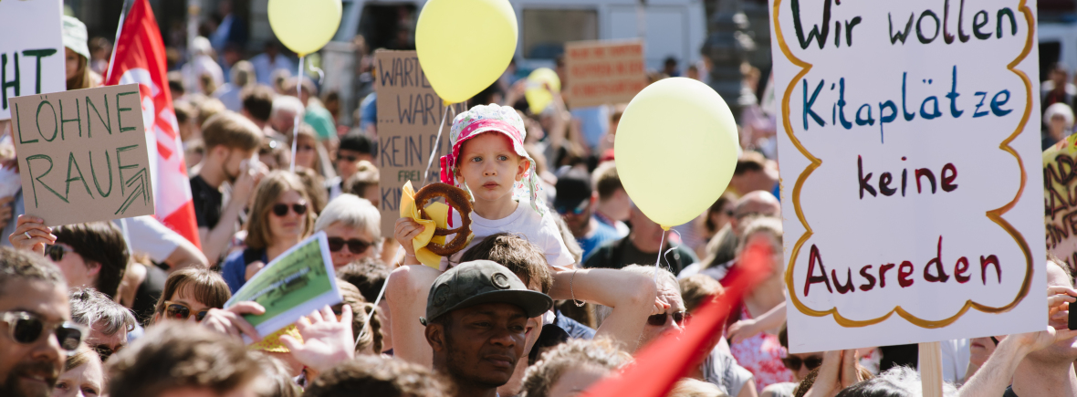 Kita-Demo in Berlin mit Transparent, Foto Lena Ganssmann