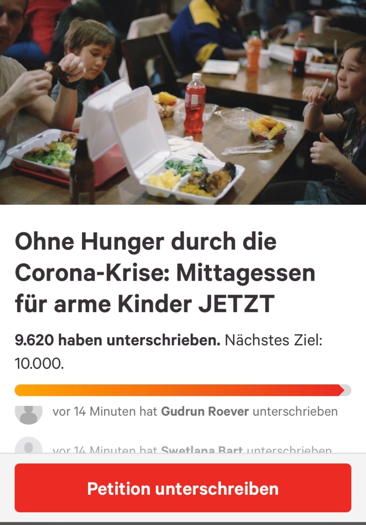 Kundgebung am Roten Rathaus Berlin mit Transparent zur Kampagne für kostenfreies Schulessen